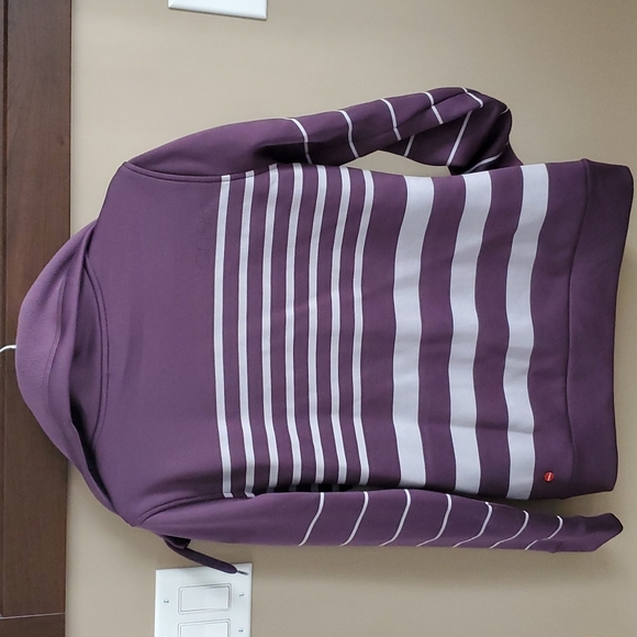 O'Neill Zip up - Picture 2 of 10